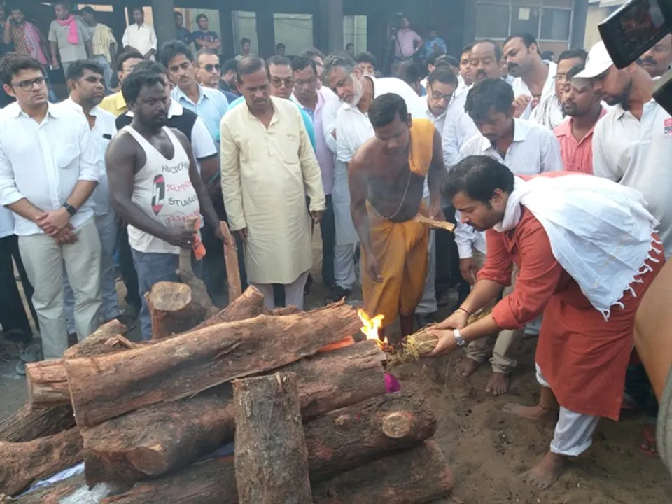  ପୁରୀ ସ୍ବର୍ଗଦ୍ବାରଠାରେ ପଞ୍ଚଭୂତରେ ‌ଲୀନ ହେଲା ଅମିୟ ରଂଜନ ପଟ୍ଟନାୟକଙ୍କର ପାର୍ଥିବ ଶରୀର