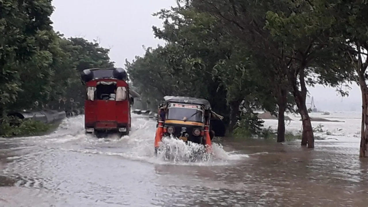  ‘ତିତ୍‌ଲି’ର ପ୍ରଭାବ: ଆସ୍କା-ବ୍ରହ୍ମପୁର ରାଜପଥ ଉପରେ ୩ ଫୁଟ ଉଚ୍ଚରେ ପାଣି ପ୍ରବାହିତ, ଦାମୋଦରପଲ୍ଲୀ ବାହ୍ୟ ଜଗତରୁ ବିଚ୍ଛିନ୍ନ