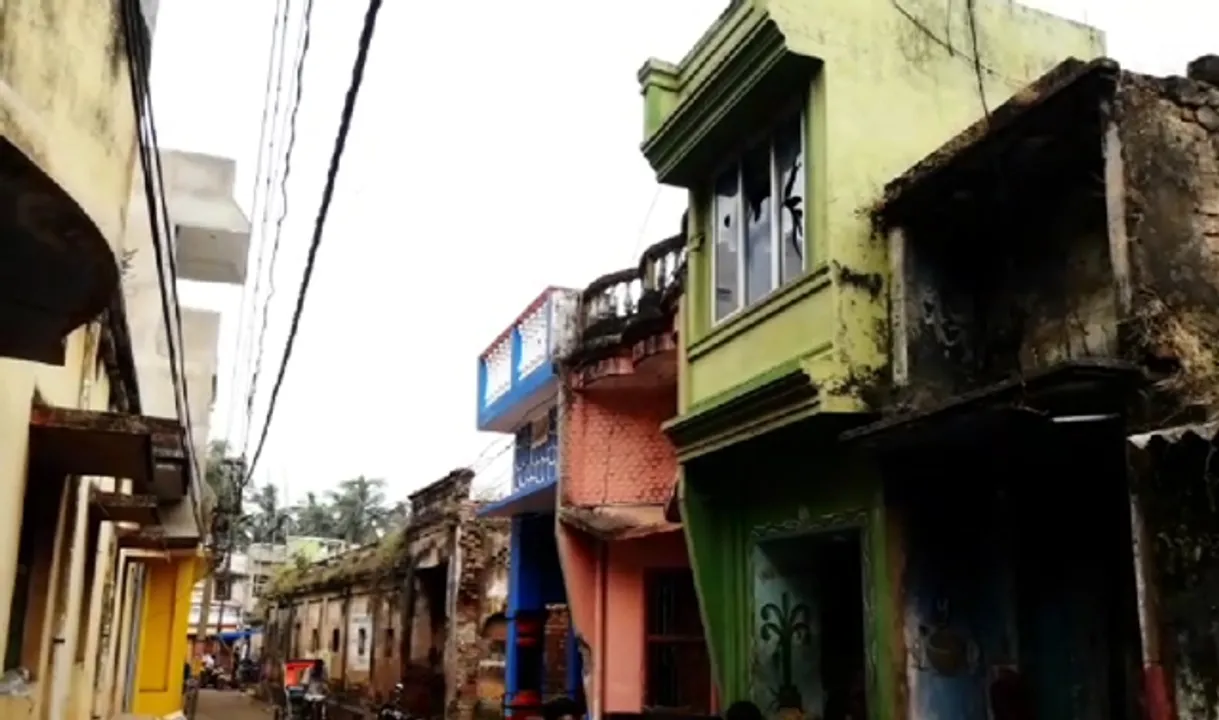 ସୋଲ ଶିଳ୍ପୀଙ୍କ ଘରକୁ ବୋମା ମାଡ଼
