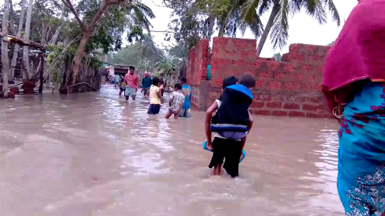  ‘ତିତ୍‌ଲି’ ପ୍ରଭାବ : ଜୁଆର ପାଣିରେ ପୁରୀ ଜିଲ୍ଲା ଅନ୍ତର୍ଗତ ହରଚଣ୍ଡୀ ସାହି ଜଳାର୍ଣ୍ଣବ