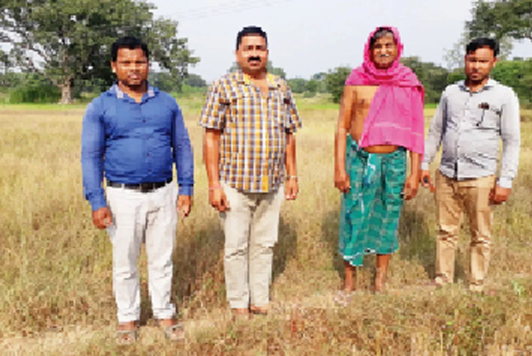  ବର୍ଷାଭାବ: ଉଜୁଡ଼ା ଫସଲ ଦେଖିଲେ କୃଷି ଅଧିକାରୀ