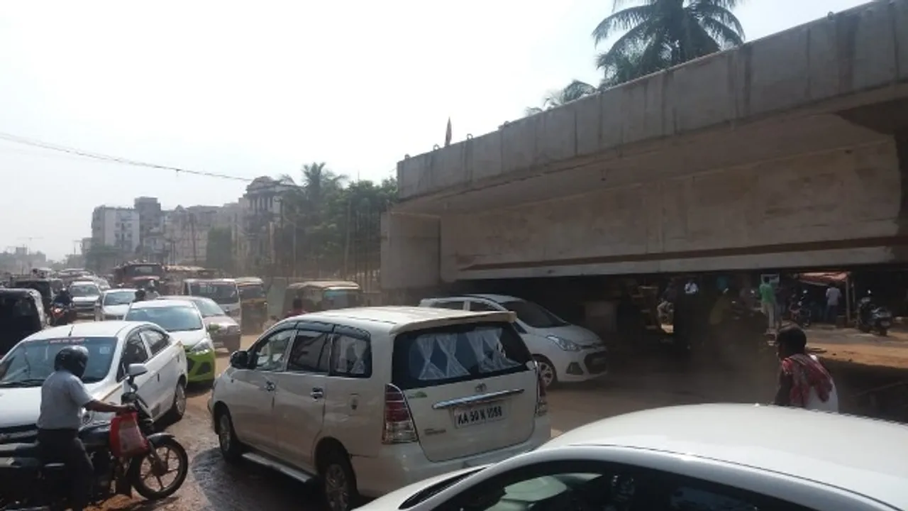  ପୂଜ‌ାରେ କନ୍ଦେଇବ କଟକ ରୋଡ୍‌