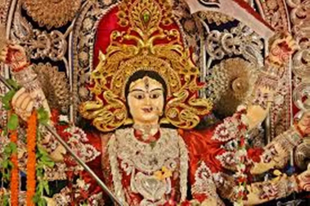  କଟକ ସହରରେ ୧୬୦ଟି ପୂଜା ମଣ୍ଡପରେ ଝଲସୁଛନ୍ତି ଜଗତ ଜନନୀ ମା’। ଖାନନଗରରେ ନୂଆ ସୁନା ମୁକୁଟ, ଚୌଧୁରୀ ବଜାରରେ ୨ ନୂଆ ସୁନା କଲି