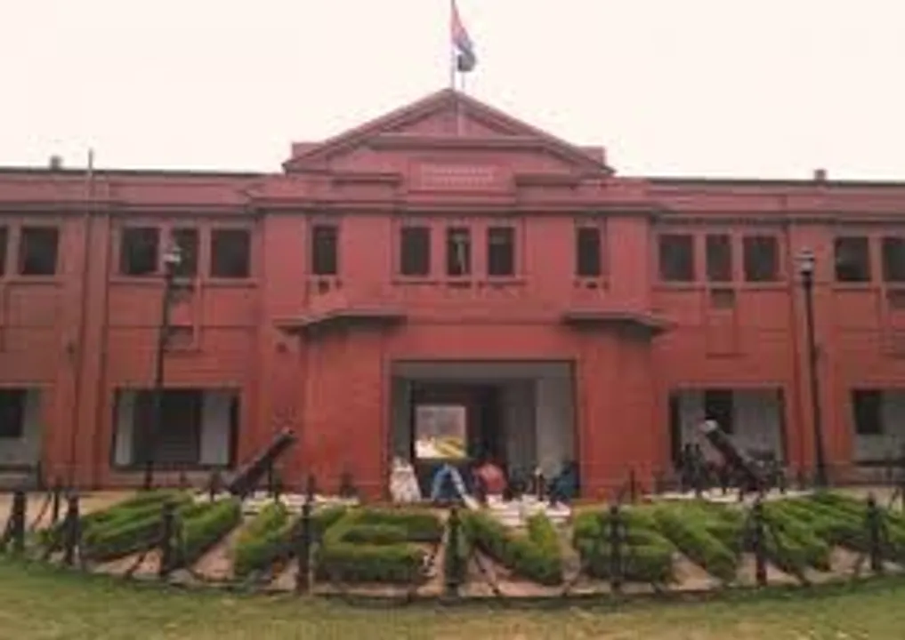  ସାରା ରାତି ଅଟକ ରହିଲେ ରେଭେନ୍ସା କୁଳପତି