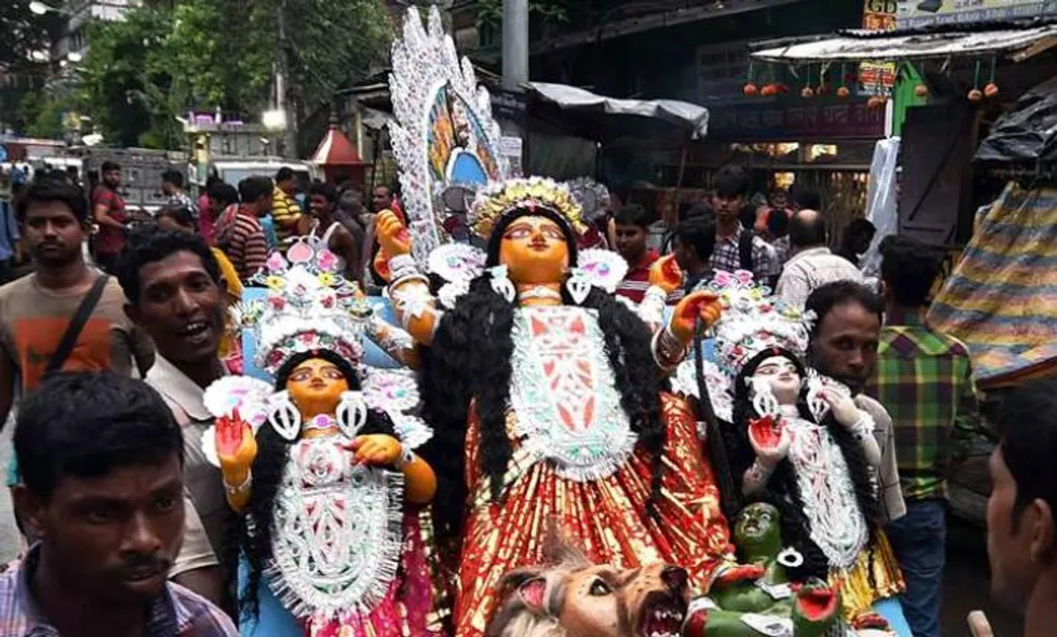 ମମତାଙ୍କ ପ୍ରତି ଦୁର୍ଗାପୂଜା ସମିତିକୁ ୧୦ ହଜାର ଲେଖାଏ ଟଙ୍କା ଦେବା ନିଷ୍ପତ୍ତି ଉପରେ ରହିତାଦେଶ ଜାରି କଲେ କଲିକତା ହାଇକୋର୍ଟ
