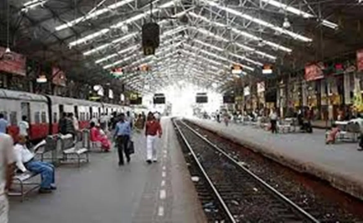  ବାତ୍ୟା ତିତ୍‌ଲି ପାଇଁ ସତର୍କ ହେଲା ପୂର୍ବତଟ ରେଳବାଇ, ରାତି ୧୦ଟାରୁ  ଖୋର୍ଦ୍ଧା ରୋଡରୁ ବିଜୟନଗରମ୍‌ ଟ୍ରେନ୍‌ ଚଳାଚଳ ବନ୍ଦ