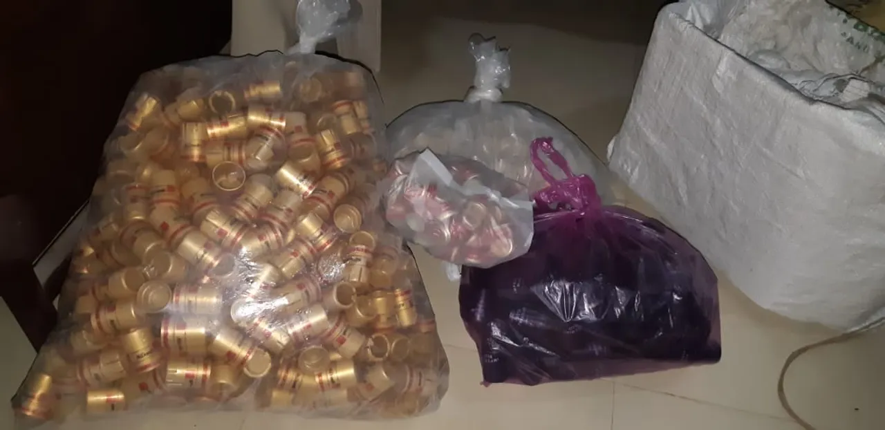  ଝାରସୁଗୁଡ଼ା: ବିଦେଶୀ ମଦ ଦୋକାନରୁ ବିପୁଳ ପରିମାଣରେ ନକଲି ମଦ ଜବତ, ମ୍ୟାନେଜର ଗିରଫ