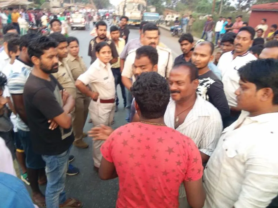  ଝାରସୁଗୁଡ଼ା: ପଛପଟରୁ ଟ୍ରକ୍‌ ଧକ୍କା ଦେବାରୁ ଜଣେ ବାଇକ ଆରୋହୀଙ୍କ ମୃତ୍ୟୁ, ମହିଳା ସମେତ ୨ ଗୁରୁତର