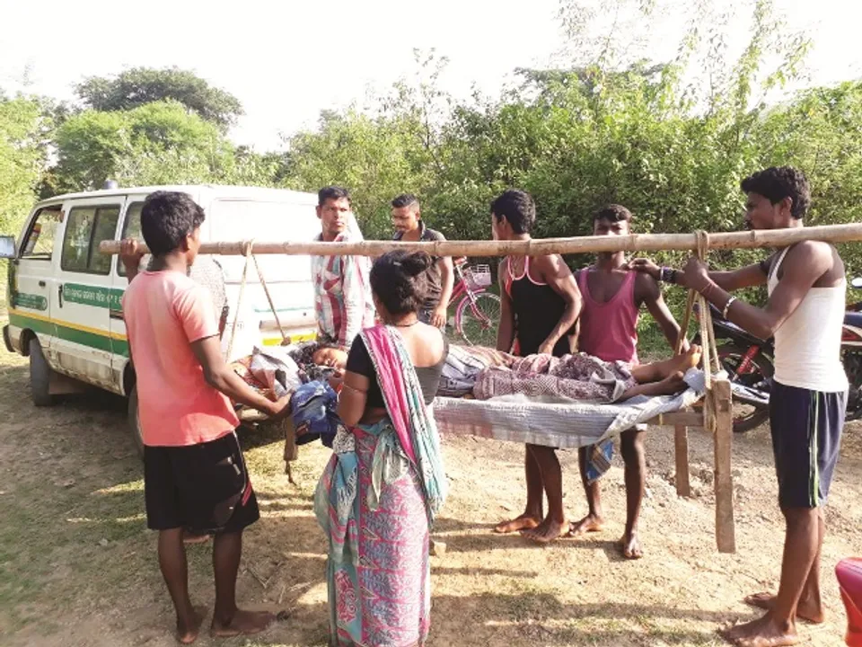  ଗର୍ଭବତୀଙ୍କୁ ଯମ ଯନ୍ତ୍ରଣା : ଖଟିଆରେ ବୋହି ନଦୀ ପାରକଲେ ଗ୍ରାମବାସୀ