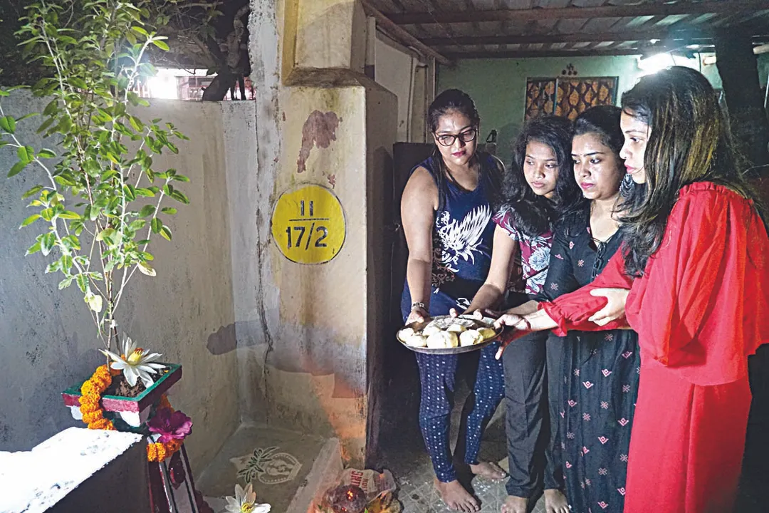  କୁମାରୀଙ୍କ ପାଇଁ ସମର୍ପିତ ଦିନଟିଏ...