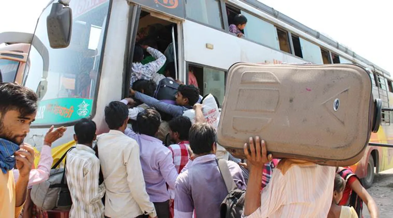  jr06-up-mp-05
          Natives of Uttar Pradesh, Madhya Pradesh and Bihar leave for their villages from Ahmedabad on Saturday afternoon after they were attacked and warned to 'leave Gujarat else face dire consequences'.  Ahmedabad and neighbouring districts have witnessed an exodus of migrants from Bihar, Uttar Pradesh and Madhya Pradesh after their settlements were attacked following the arrest of Ravindra Sahu, who hails from Bihar, for allegedly raping a 14-month-old girl in Sabarkantha district last week. The victim belongs to the Thakor community, which, according to police, has targeted migrants since the incident. express photo javed raja
6-10-2018 