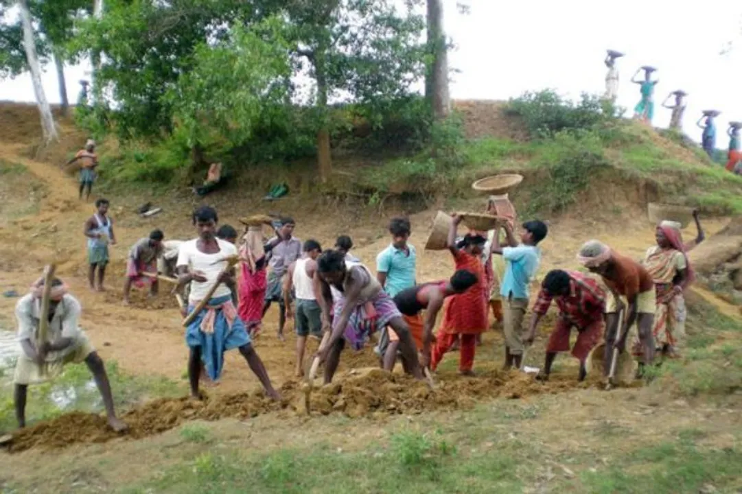  ସର୍ବନିମ୍ନ ମଜୁରୀ ସଂଶୋଧନ: ଅଣକୁଶଳୀ ଶ୍ରମିକ ଦୈନିକ ମଜୁରୀ ପାଇବେ ୨୮୦ ଟଙ୍କା