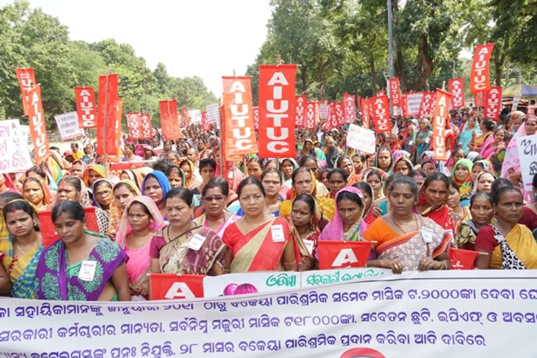  ପାରିଶ୍ରମିକକୁ ନେଇ ପାଚିକା ସହାୟିକାଙ୍କ ବିକ୍ଷୋଭ