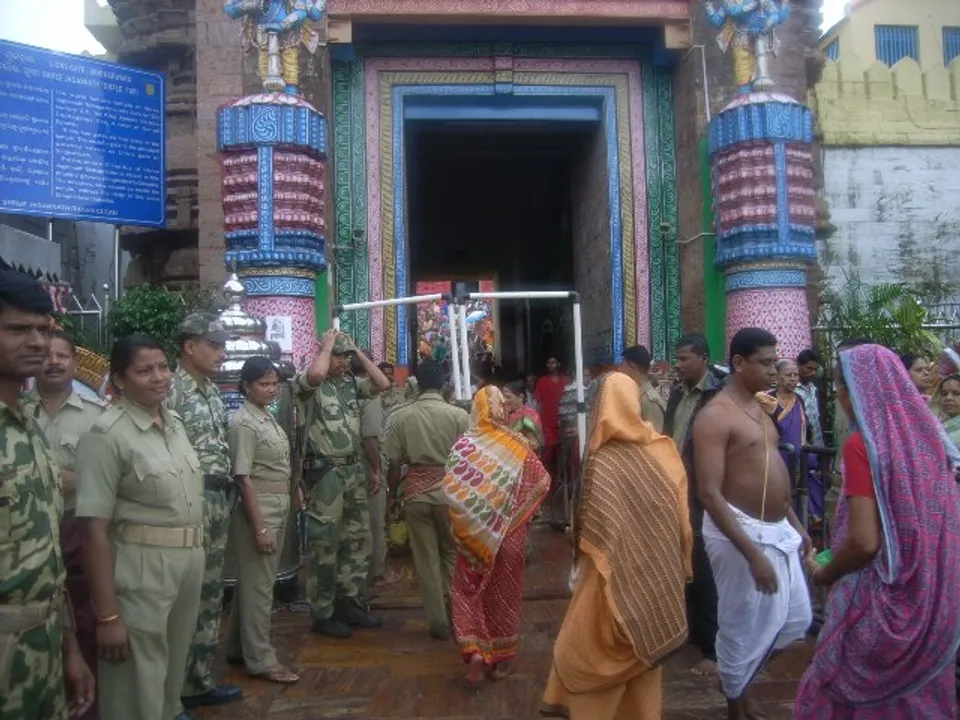  ଜୋତା ଓ ଅସ୍ତ୍ରଶସ୍ତ୍ର ସହ ପୁଲିସ ଶ୍ରୀମନ୍ଦିରକୁ ପ୍ରବେଶ କରିପାରିବେନି: ସୁପ୍ରିମକୋର୍ଟ
