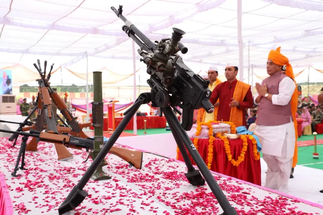  ପବିତ୍ର ବିଜୟା ଦଶମୀରେ ଭାରତ-ପାକ ସୀମାରେ ଶସ୍ତ୍ରପୂଜା, ଯୋଗ ଦେଲେ ଗୃହମନ୍ତ୍ରୀ ରାଜନାଥ ସିଂ