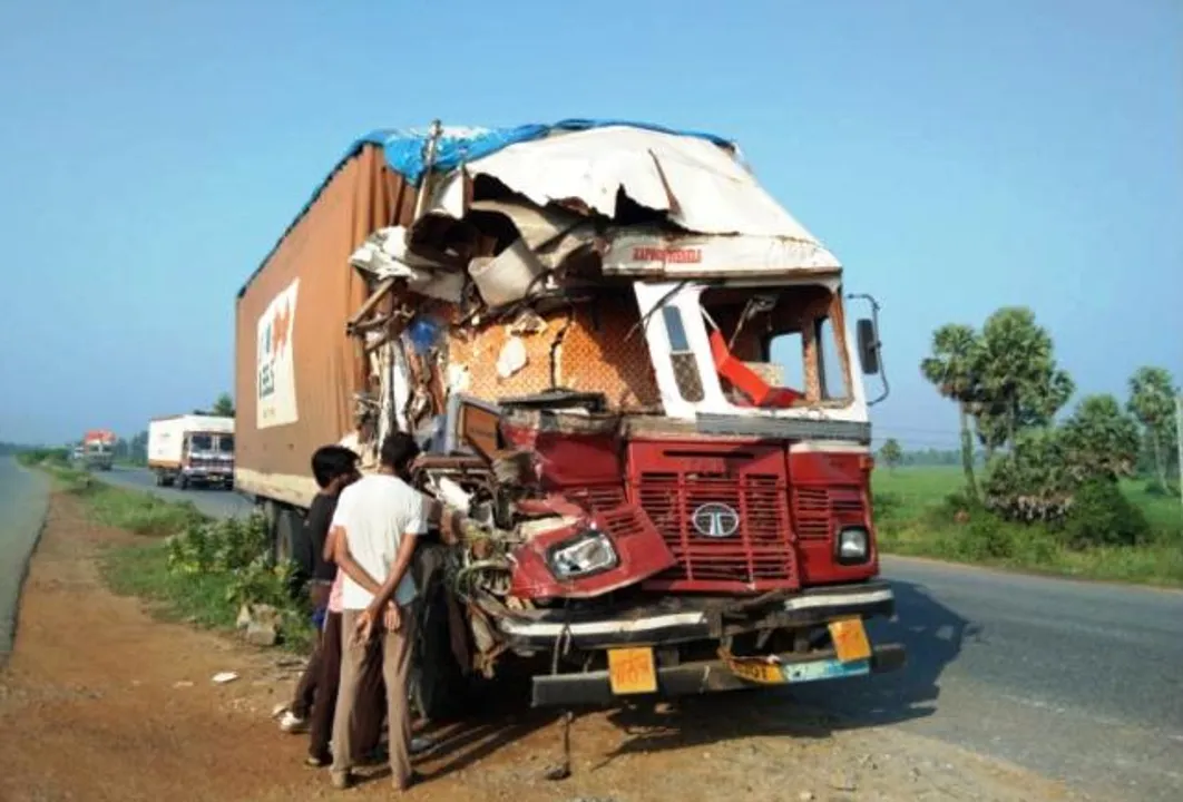  ବାଲେଶ୍ୱର: ଦୁଇ ଟ୍ରକ୍‌ ମଧ୍ୟରେ ମୁହାଁମୁହିଁ ଧକ୍କା, ୨ ମୃତ, ଜଣେ ଗୁରୁତର