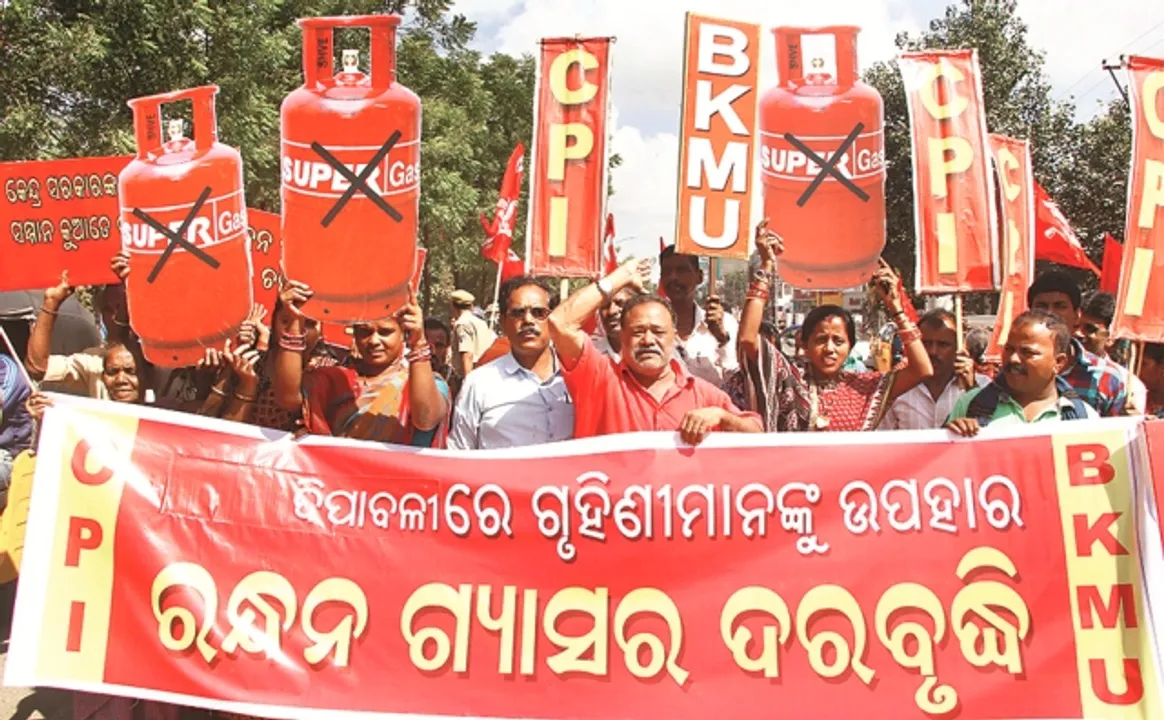  ରନ୍ଧନ ଗ୍ୟାସ୍‌ ଦରବୃଦ୍ଧି ପ୍ରତିବାଦରେ ସିପିଆଇର ବିକ୍ଷୋଭ