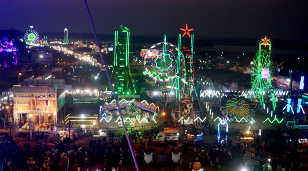  ରାତିରେ କଟକ ବାଲିଯାତ୍ରାର ଦୃଶ୍ୟ