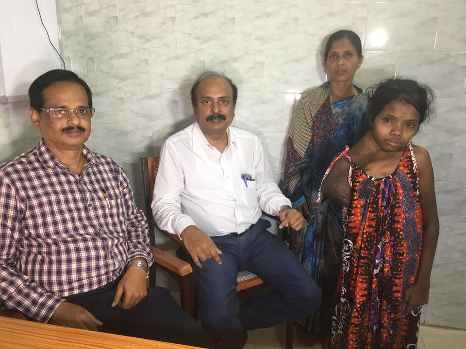  ବଢୁଥିବା ହାତରେ ଅସ୍ତ୍ରୋପଚାର