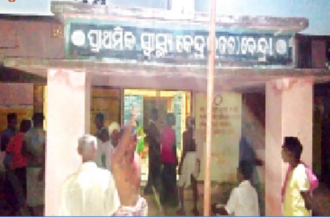  ବେନ୍ଦ୍ରା ଡାକ୍ତରଖାନା: ଡାକ୍ତର, ସ୍ବାସ୍ଥ୍ୟକର୍ମୀଙ୍କୁ ତାଲା ଠୁଙ୍କିଲେ ଗ୍ରାମବାସୀ