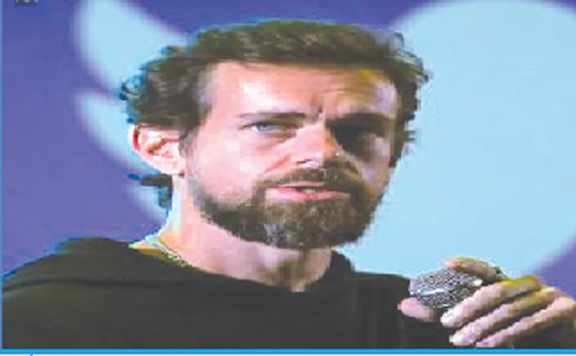  ପୋଷ୍ଟର ଧରି ଫସିଗଲେ ଟ୍ବିଟର୍‌ ସିଇଓ