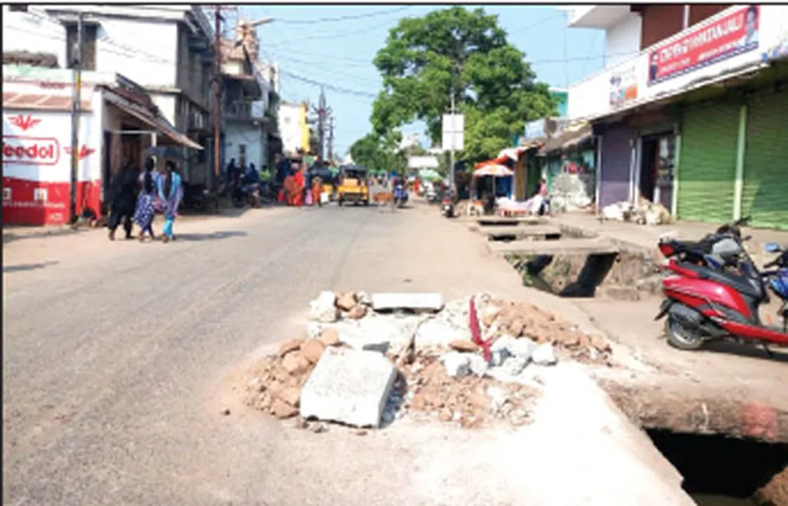  ଜନସ୍ବାସ୍ଥ୍ୟ ବିଭାଗର ଅମୁହାଁ ନୀତି :ଖୋଳୁଛନ୍ତି...ଅଧପନ୍ତରିଆ ଭାବେ ଛାଡ଼ୁଛନ୍ତି