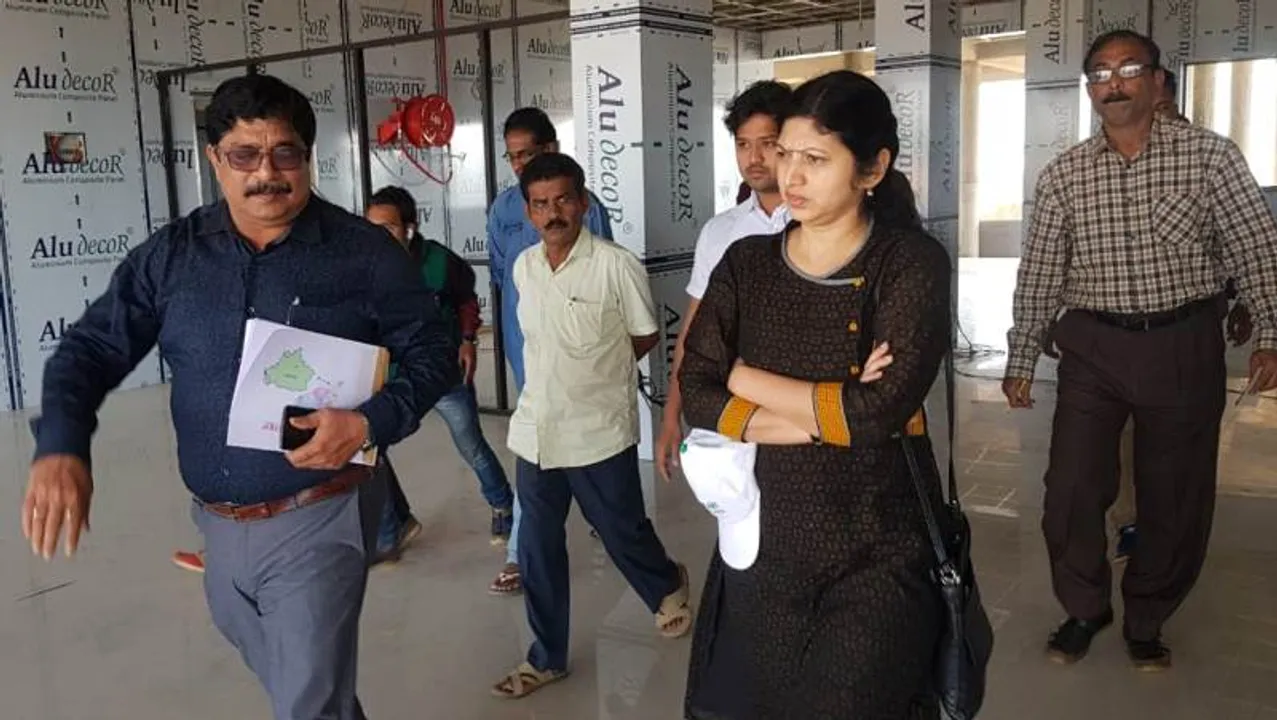  ଜୟପୁର ଏୟାର ଷ୍ଟ୍ରିପ୍‌ ପରିଦର୍ଶନରେ କେନ୍ଦ୍ରୀୟ ସଚିବ ଉଷା ପାଢ଼ୀ।