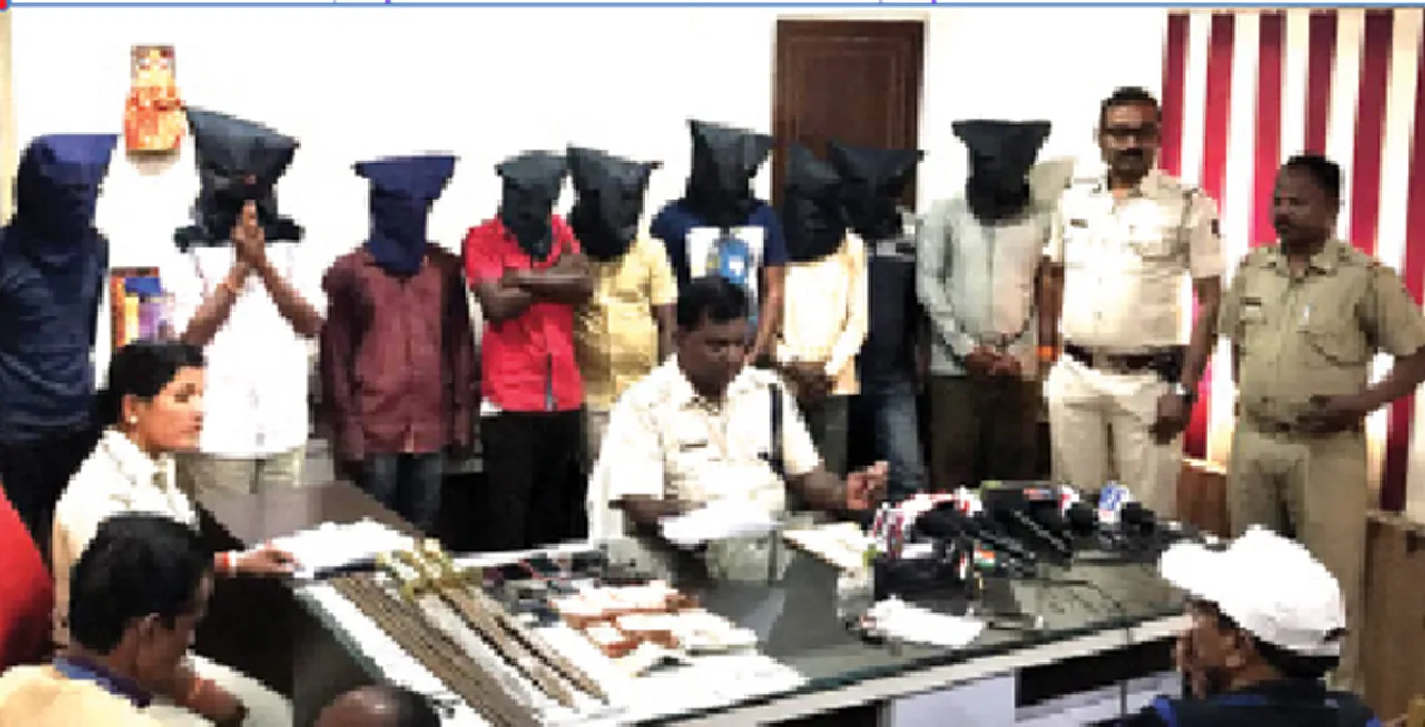  ପିସ୍ତଲ, ଖଣ୍ଡା ଜବତ:ଡକାୟତି ଉଦ୍ୟମ ବେଳେ ଧରାପଡ଼ିଲେ ୧୦