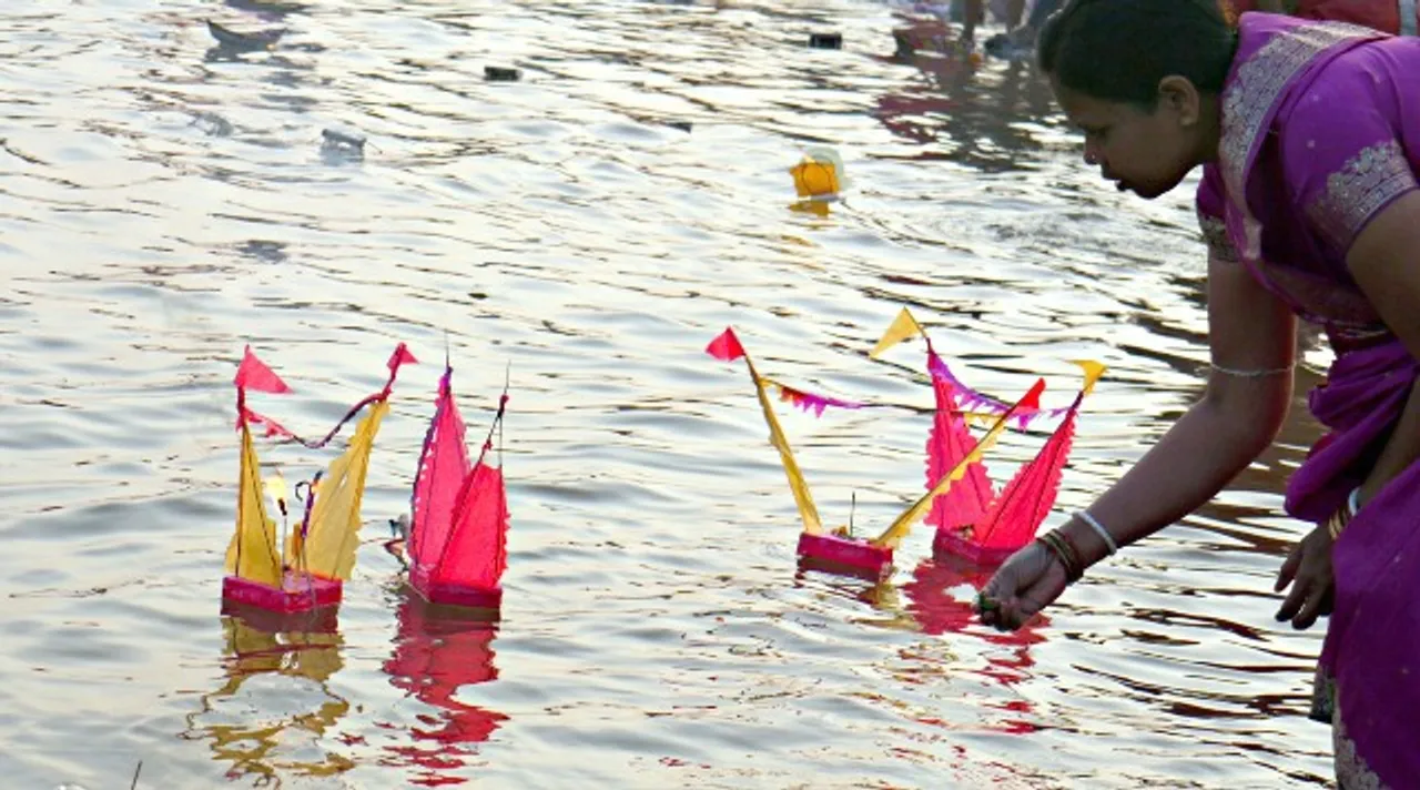  ଆଜି କାର୍ତ୍ତିକ ପୂର୍ଣ୍ଣିମା : ବିଭିନ୍ନ ପୁଷ୍କରିଣୀ ଓ ନଦୀରେ ଡଙ୍ଗା ଭସାଇଲେ ହଜାର ହଜାର ସଂଖ୍ୟାରେ ଶ୍ରଦ୍ଧାଳୁ