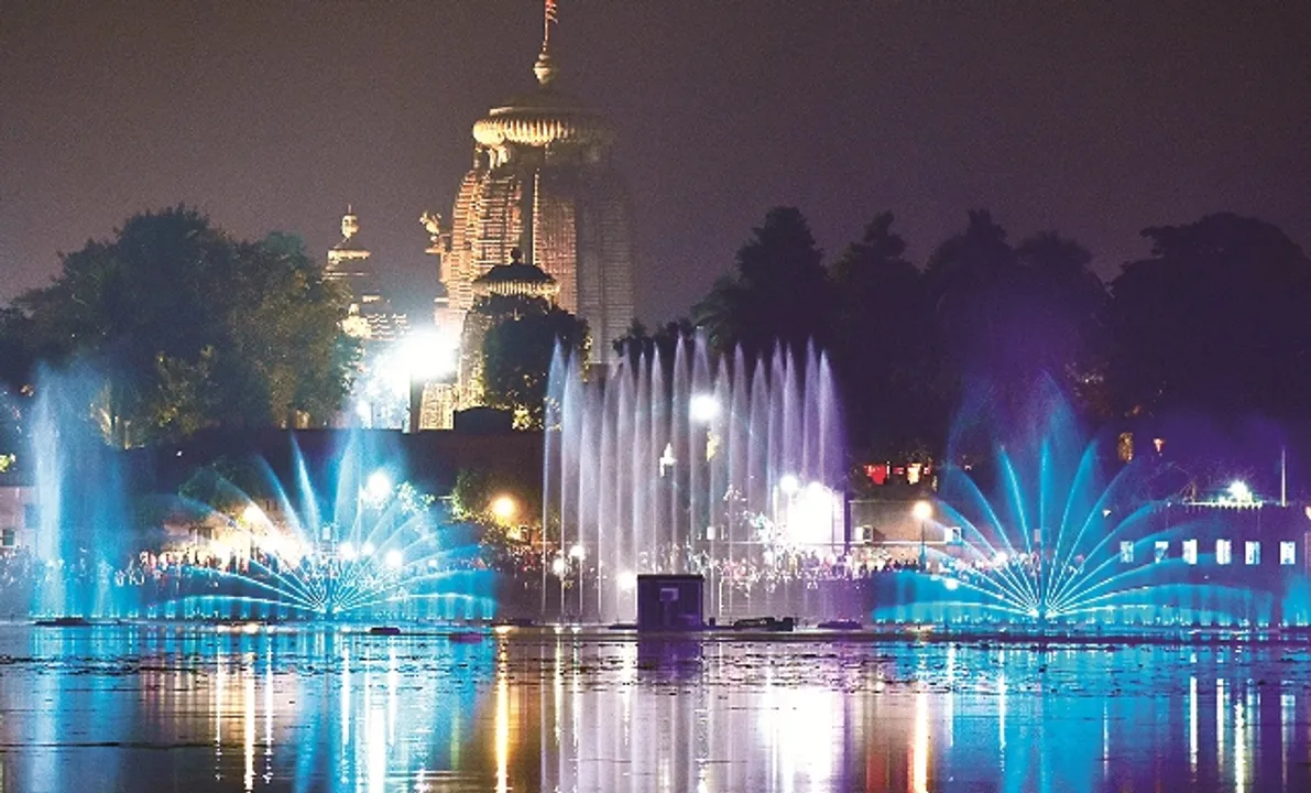  ଭୁବନେଶ୍ବରର ଐତିହାସିକ ପୁଷ୍କରିଣୀ ବିନ୍ଦୁସାଗରରେ ମ୍ୟୁଜିକାଲ୍‌ ଫାଉଣ୍ଟେନ୍‌ ଓ ଲେଜର୍‌ ସୋ’। (ଫଟୋ-ଅସିତ୍‌)