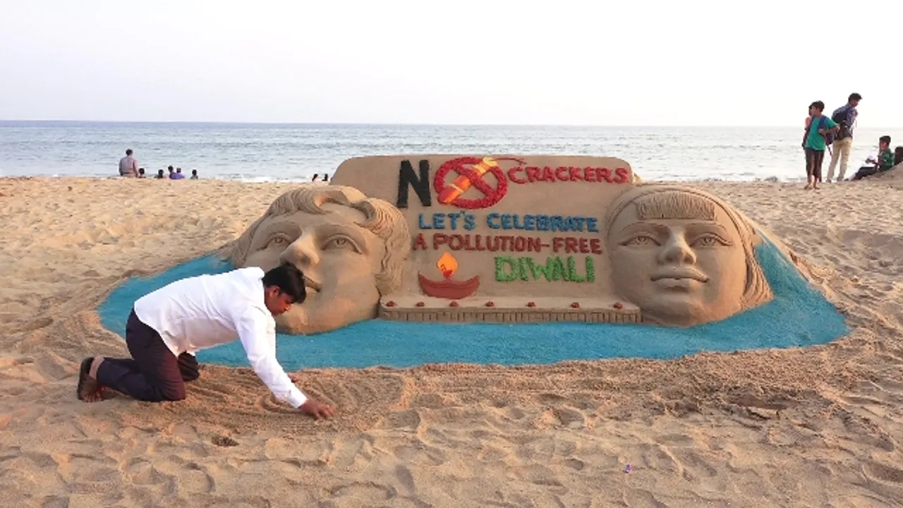  ପ୍ରଦୂଷଣମୁକ୍ତ ଦୀପାବଳି ପାଇଁ ପୁରୀ ବେଳାଭୂମିରେ ମାନସ ସାହୁଙ୍କ ବାଲୁକା କଳା