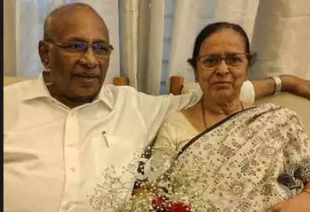  ୫୩ବର୍ଷ ସାଥୀ ହୋଇ କରିଥିଲେ ଘର, ସ୍ୱାମୀଙ୍କ ମୃତ୍ୟୁ ଖବର ଶୁଣିବାର ୫ଘଣ୍ଟା ପରେ ଏପରି ହେଲା ସ୍ତ୍ରୀର ମୃତ୍ୟୁ