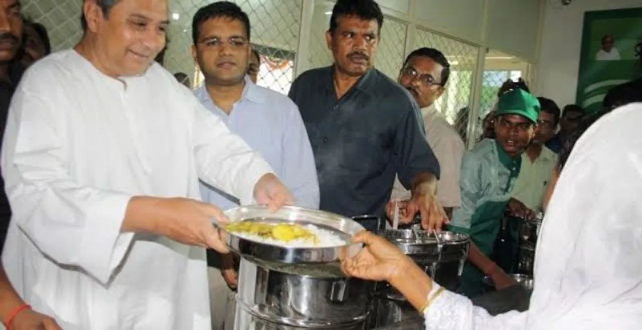  ମୁଖ୍ୟମନ୍ତ୍ରୀ ଶୁଭାରମ୍ଭ କଲେ ରାତ୍ରି ‘ଆହାର’ : ୧୫ ହଜାର ଲୋକଙ୍କୁ ୫୬ଟି ଆହାର କେନ୍ଦ୍ରରେ ରାତ୍ରିଭୋଜନର ସୁବିଧା