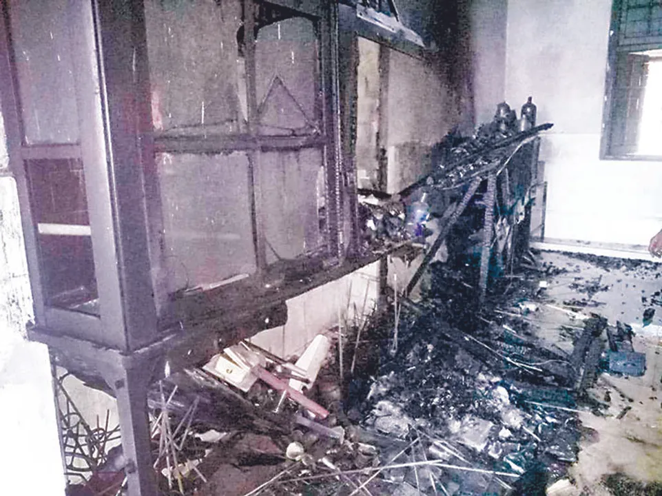  ରେଭେନ୍ସାରେ ଅଗ୍ନିକାଣ୍ତ : କେମେଷ୍ଟ୍ରି ଲ୍ୟାବ୍‌ରେ ଲକ୍ଷାଧିକ ଟଙ୍କାର ସଂପତ୍ତି ନଷ୍ଟ