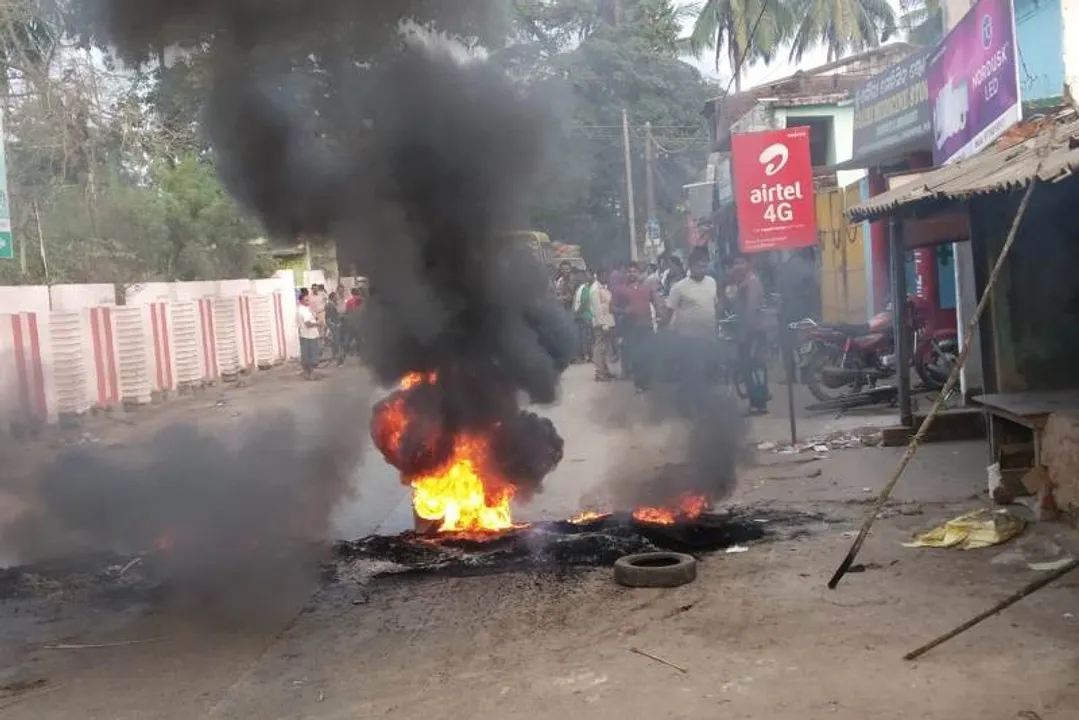  ଚନ୍ଦନପୁର ଗୋଷ୍ଠୀ ସ୍ୱାସ୍ଥ୍ୟ କେନ୍ଦ୍ରରେ ଚିକିତ୍ସା ଅବହେଳା ନେଇ ସ୍ଥାନୀୟ ଲୋକଙ୍କ ପୋଡ଼ାଜଳା। (ଫଟୋ: ସୁମନ୍ତ, ପୁରୀ)