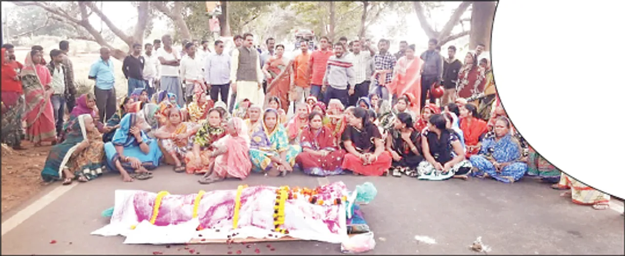  ଦୁର୍ଘଟଣାରେ ଜଗନ୍ନାଥ ମୃତ୍ୟୁ ମାମଲା, ଦୋକାନ ଭାଙ୍ଗି‌ଲେ ମଦ ପୋଡ଼ିଲେ ମହିଳା