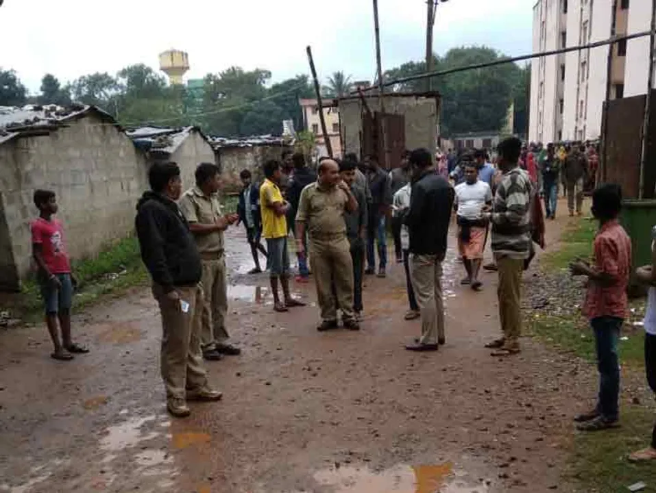  ଜେଲରୁ ଫେରି ବୋମା ମାଡ କଲେ ବ୍ରାଉନ୍‌ସୁଗାର ବ୍ୟବସାୟୀ: ପଥରବନ୍ଧ ବସ୍ତିରେ ଆତଙ୍କ