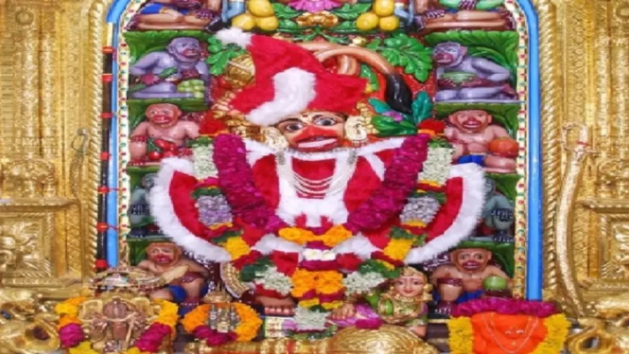  ହନୁମାନଙ୍କ ସାନ୍ତାକ୍ଲଜ୍‌ ବେଶ: ପୂଜକ କହୁଛନ୍ତି ପଶମ ପୋଷାକ ତାଙ୍କ ଦେହକୁ ଉଷୁମ ରଖିବ