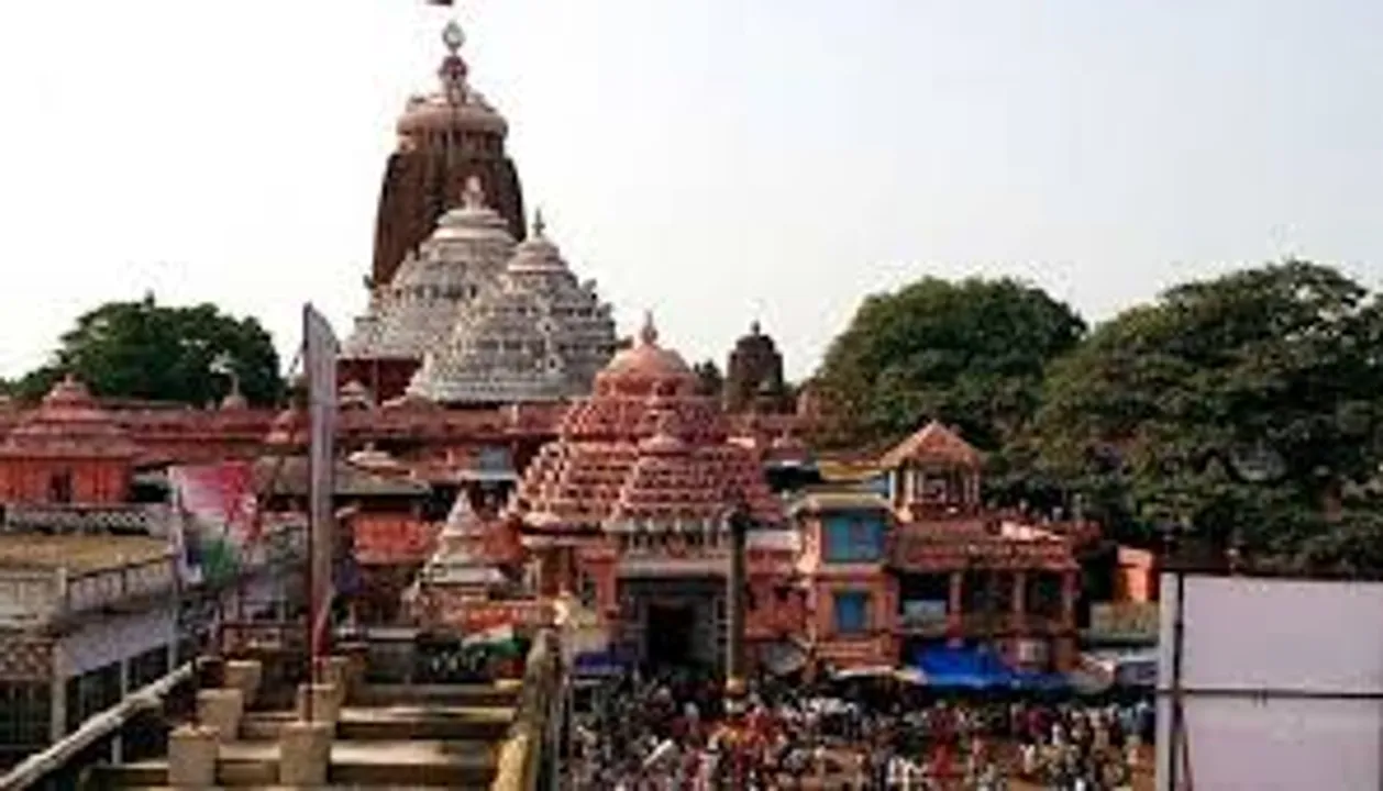  ପୁରୀ: ରାତି ସାଢ଼େ ୧୨ଟାରେ ଖୋଲିଲା ଶ୍ରୀମନ୍ଦିର, ହଜାର ହଜାର ଭକ୍ତ କରୁଛନ୍ତି ଶ୍ରୀଜୀଉମାନଙ୍କ ଶୃଙ୍ଖଳିତ ଦର୍ଶନ