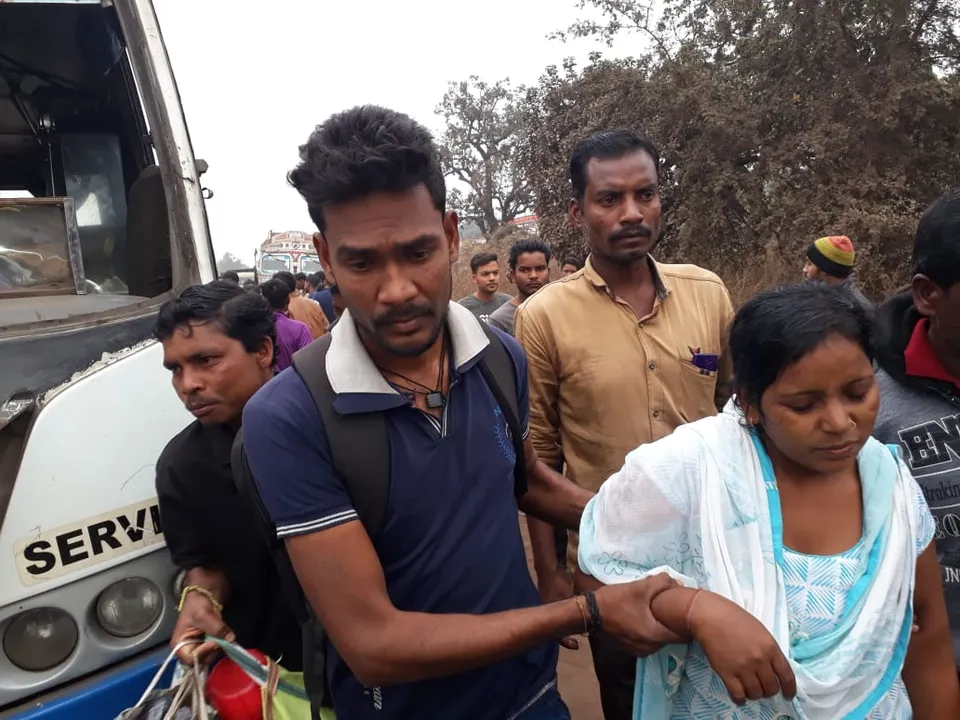  ଝାରସୁଗୁଡ଼ା: ଯାତ୍ରୀବାହୀ ବସ୍‌-ଟ୍ରେଲର ଧକ୍କା, ୧୦ ଆହତ, ଜଣେ ଗୁରୁତର