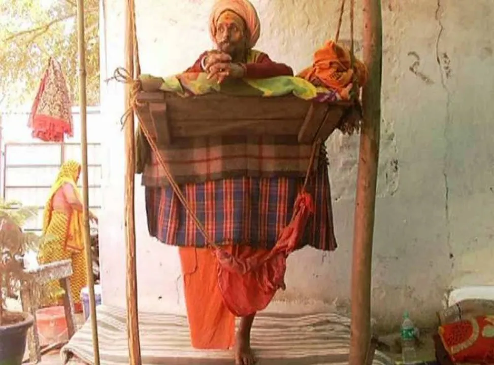  ୩ ବର୍ଷ ହେଲା ଖାସ୍ ରାମ ମନ୍ଦିର ନିର୍ମାଣ ପାଇଁ  ଗୋଟିଏ ଗୋଡରେ ଛିଡା ହୋଇ ରହିଛନ୍ତି ଖଡେଶ୍ୱରୀ ବାବା