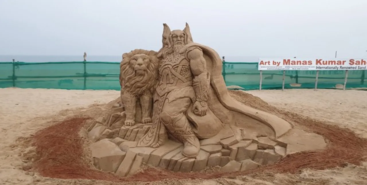  ପୁରୀ ବେଳାଭୂମିରେ ମାନସ କୁମାର ସାହୁଙ୍କ ଦ୍ବାରା ନିର୍ମିତ ବାଲୁକା କଳା