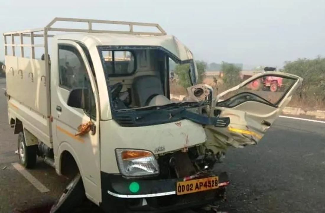  ଯାଜପୁର: ଧାନକଟା ମେସିନ ଓ ମିନିଟ୍ରକ୍‌ ଧକ୍କା ଯୋଗୁଁ ୧ ମୃତ; ୨ ଆହତ