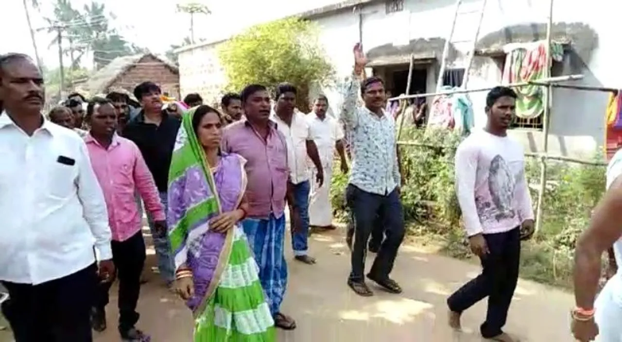  ବିଧାୟକଙ୍କ ମଣିଷ ପଣିଅା : ନିର୍ବାଚନ ମଣ୍ଡଳୀର ଜଣେ ବ୍ୟକ୍ତିଙ୍କ ଶବ  କାନ୍ଧରେ  ବୋହିଲେ