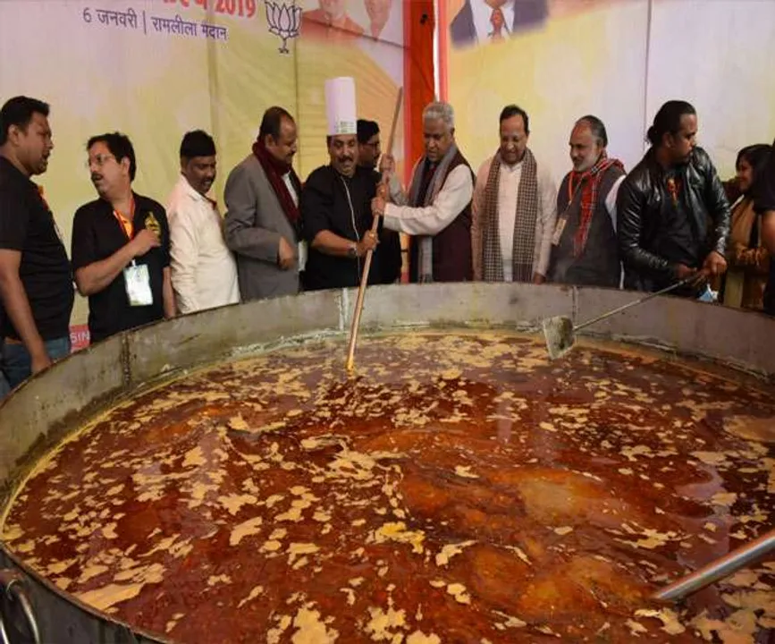  ରାଲିର କର୍ମକର୍ତ୍ତାଙ୍କ ପାଇଁ ବିଜେପି କଲା ୫ ହଜାର କିଲୋର ଖିଚିଡ଼ି ରୋଷେଇ, ହୋଇପାରେ ବିଶ୍ୱ ରେକର୍ଡ
