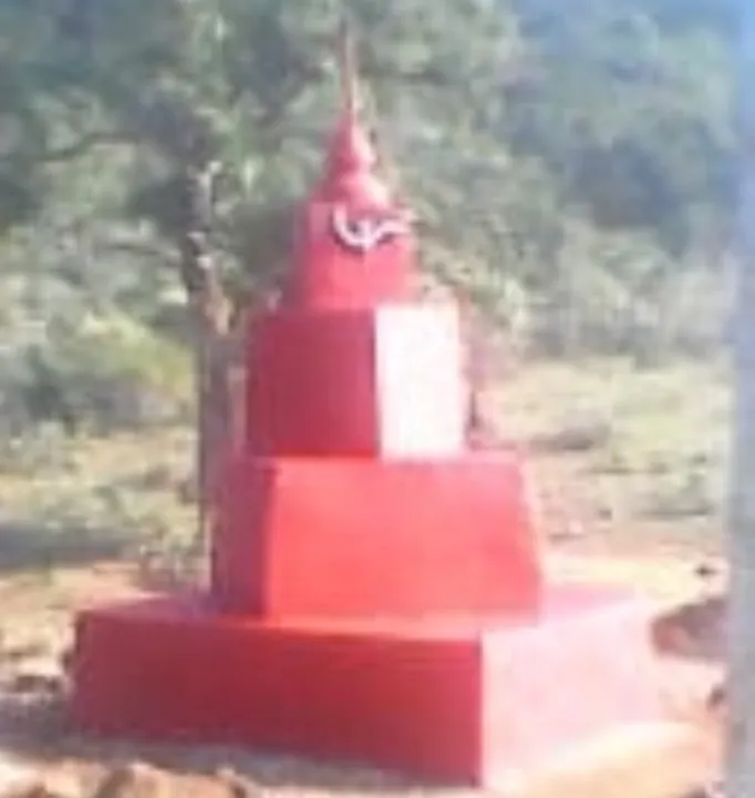  ବିଚ୍ଛିନ୍ନାଞ୍ଚଳରେ ସହିଦ୍‌ ସ୍ତମ୍ଭ ନିର୍ମାଣ କଲେ ନକ୍ସଲ