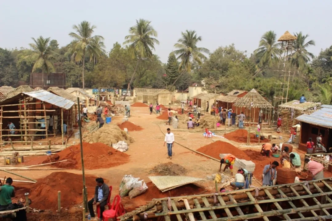  ସହରରେ ଦିଶିବ ବଣଜଙ୍ଗଲ ଘେରା ପାହାଡ଼ ତଳି ଆଦିବାସୀ ଗାଁ :  ‘ଆଦିବାସୀ ମେଳା’ ପାଇଁ ପ୍ରଦର୍ଶନୀ ପଡ଼ିଆରେ ଚାଲିଛି ଜୋରଜାର୍‌ ପ୍ରସ୍ତୁତି