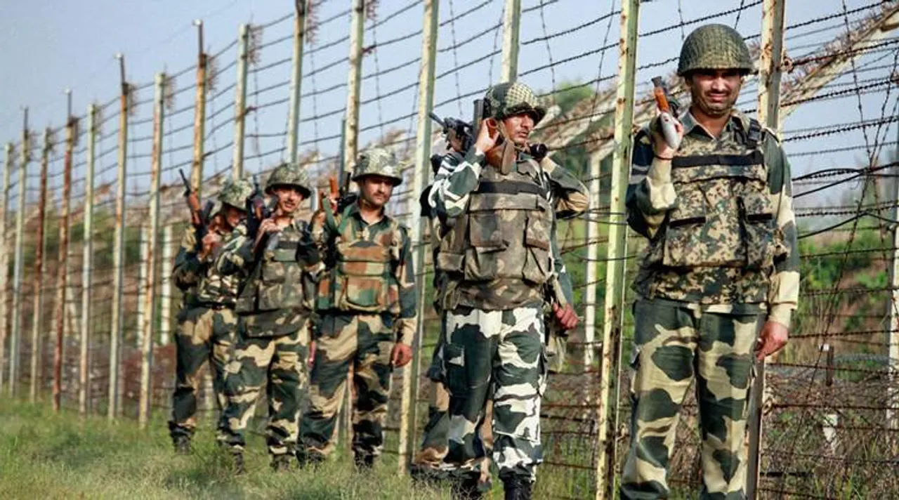  RS Pura : Border Security Force (BSF) personnel patrol along the fence at International Border in RS Pura Sector in Jammu on Wednesday. PTI Photo   (PTI10_19_2016_000228B) 