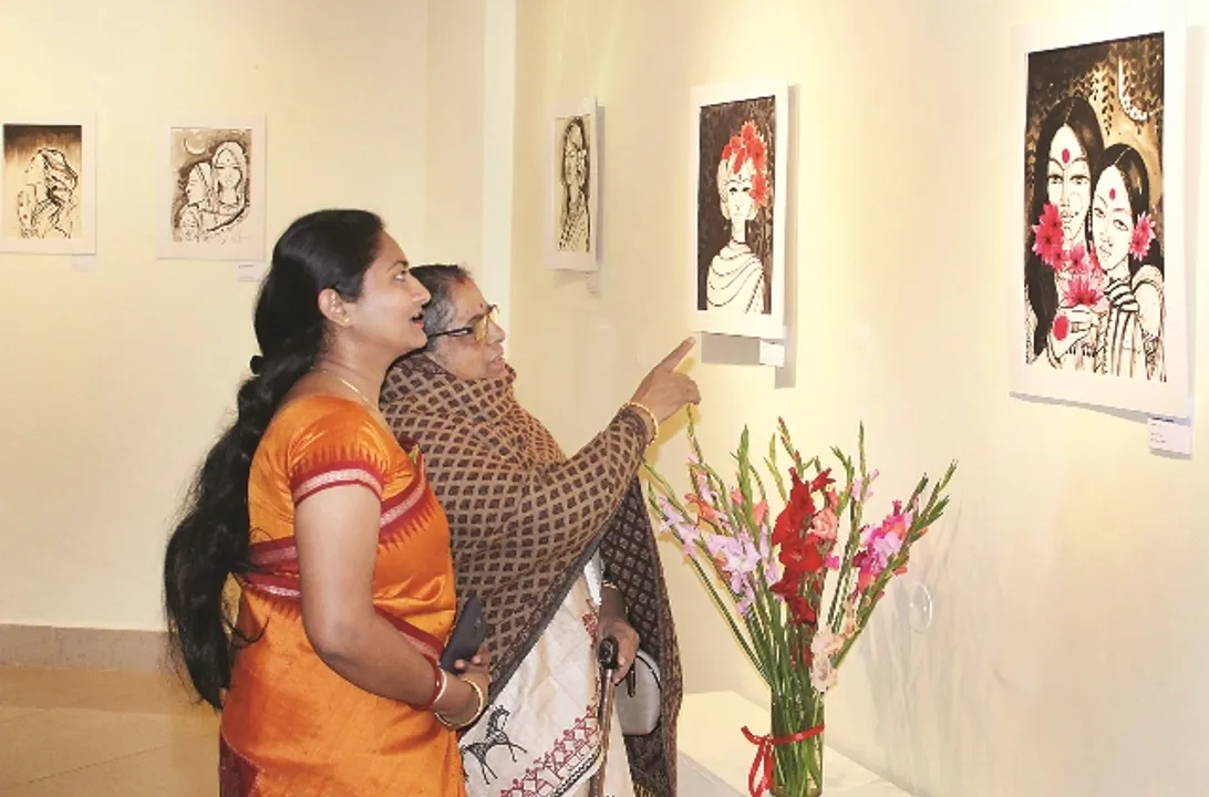  ବୁଧବାର ଲଳିତକଳା ଏକାଡେମିରେ ଆରମ୍ଭ ହୋଇଥିବା ମୋନା ବିଶ୍ବରୂପା ମହାନ୍ତିଙ୍କ ଚିତ୍ରକଳା ପ୍ରଦର୍ଶନୀ