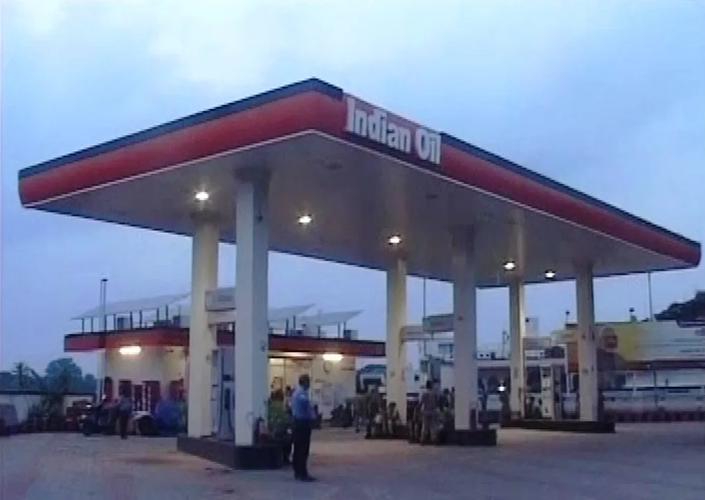  ଟିଟୋ ପେଟ୍ରୋଲ ପମ୍ପ୍‌ରେ ଚଢ଼ଉ